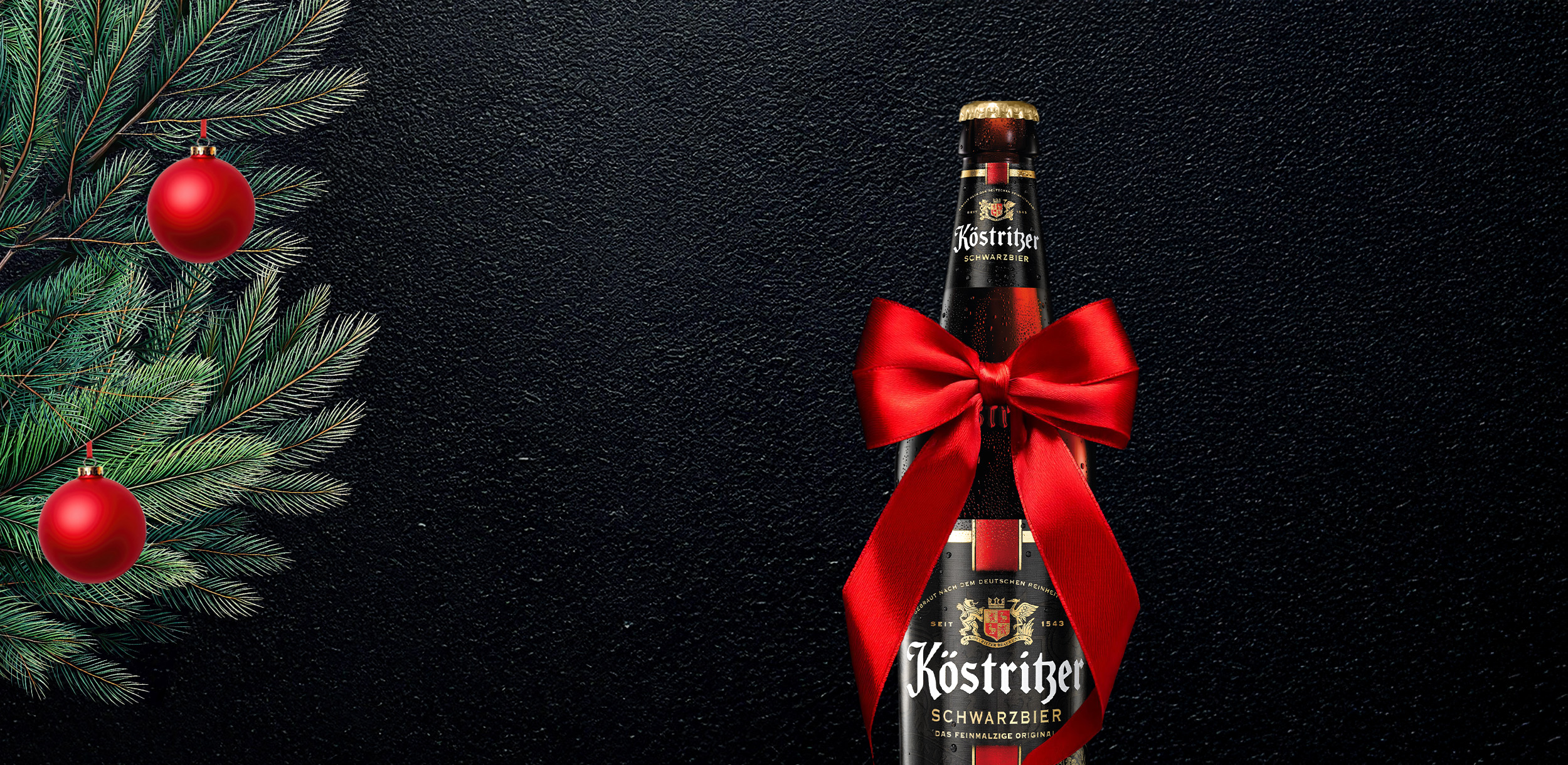 Illustration aus Tannenzweigen am Rand und einer Bierflasche mit einer Schleife.