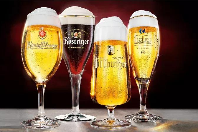 Ein Foto auf dem die vier Biermarken Bitburger, Köstrizer, König Pilsener und Licher abgebildet sind in Form von gefüllten Biergläsern.