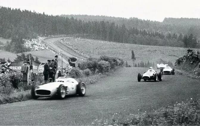 Ein Foto von der Rennstrecke am Nürburgring aus dem Jahre 1927.