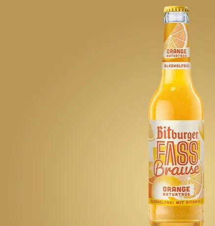 Flasche mit orangenem Etikett: Fassbrause Orange Naturtrüb.