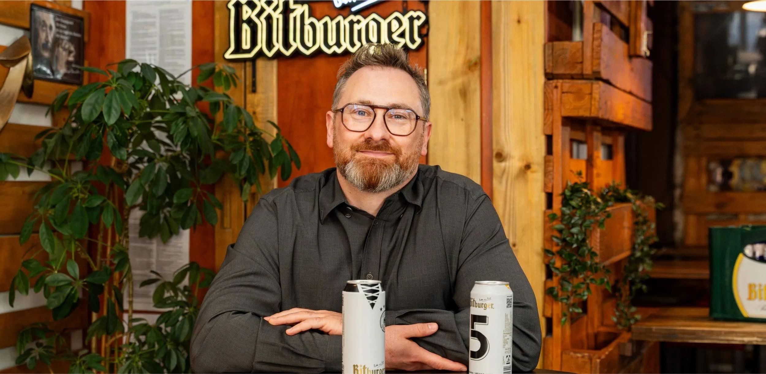 Ein Bild vom Robby Hunke im Büdchen im Bitburger Style.