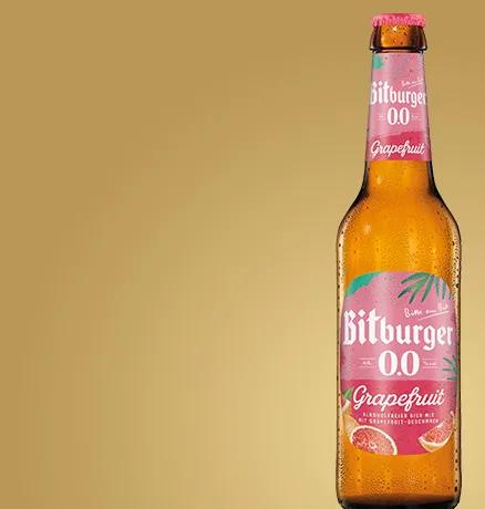 Flasche mit rosa Etikett: Bitburger 0.0 Grapefruit.