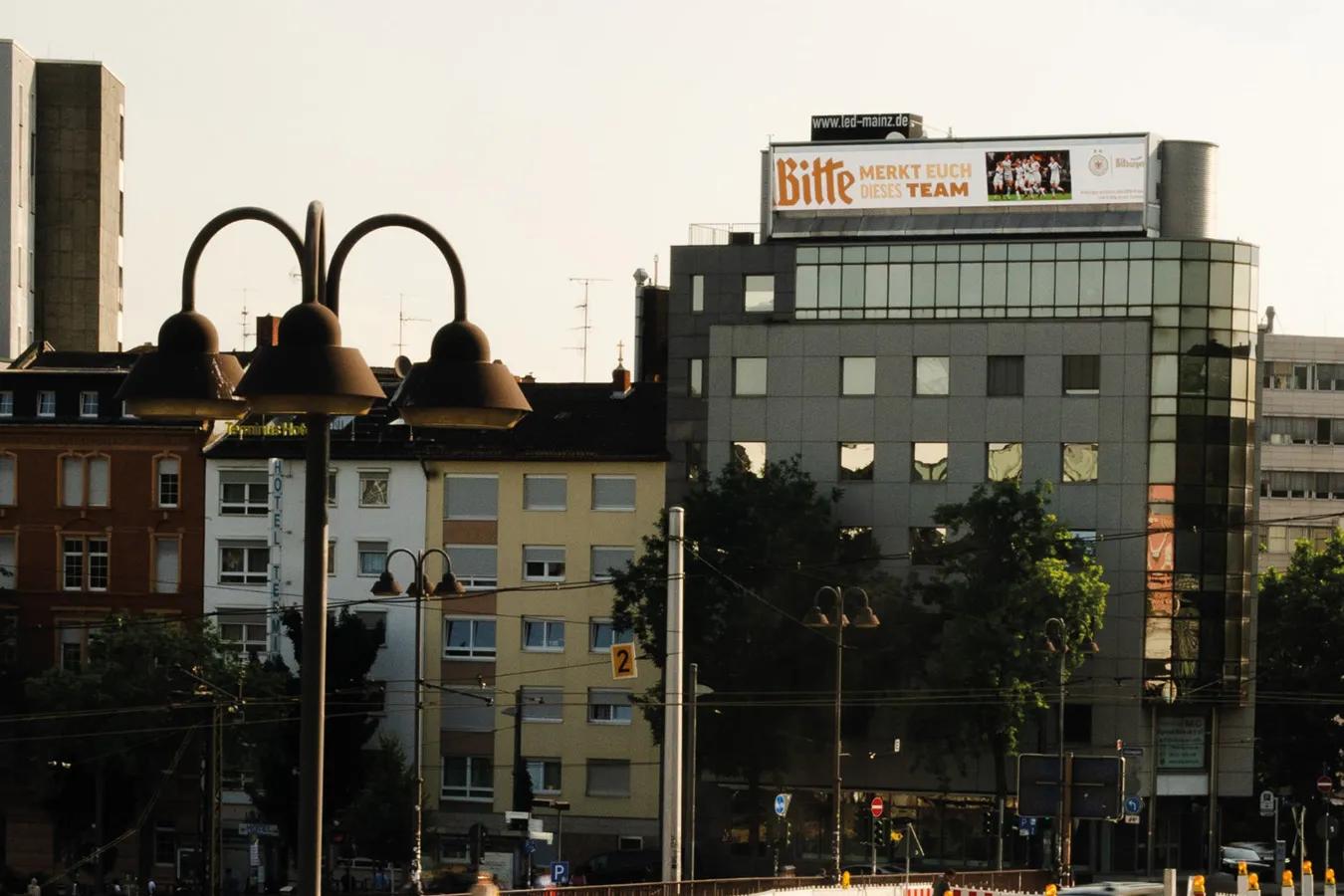 Bitburger DFB Werbung in verschiedenen Städten