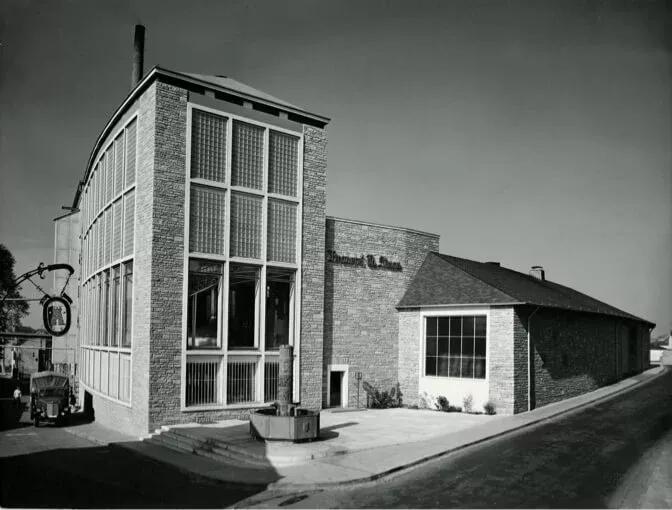 Ein Foto vom neuen Sudhaus aus dem Jahr 1958.