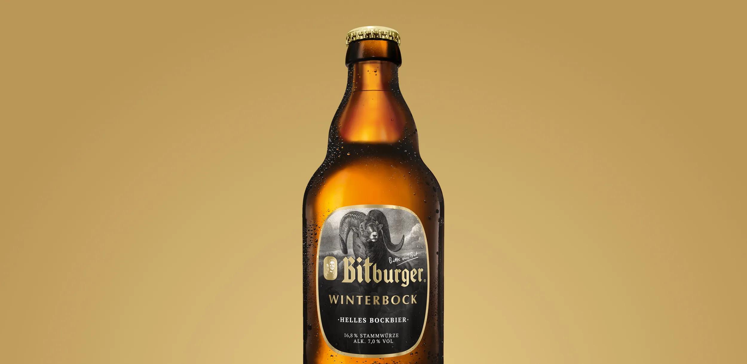 Bitburger Winterbock steht vor einem goldenem Hintergrund.