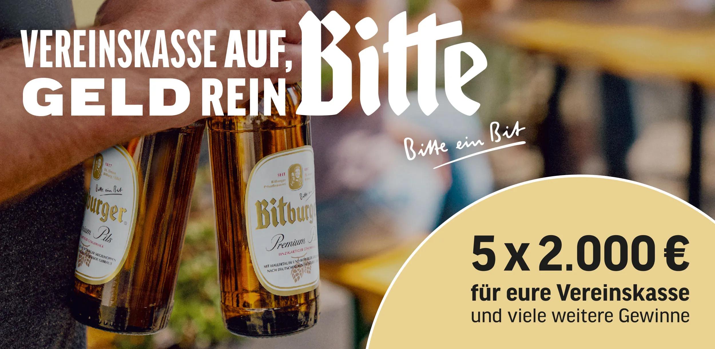 Zwei Flaschen Bitburger Premium Pils in einer Hand vor unscharfer Biergartenkulisse. Dazu der Schriftzug „Vereinskasse auf, Geld rein, Bitte" sowie: "5 × 2.000 € für eure Vereinskasse und viele weitere Gewinne."