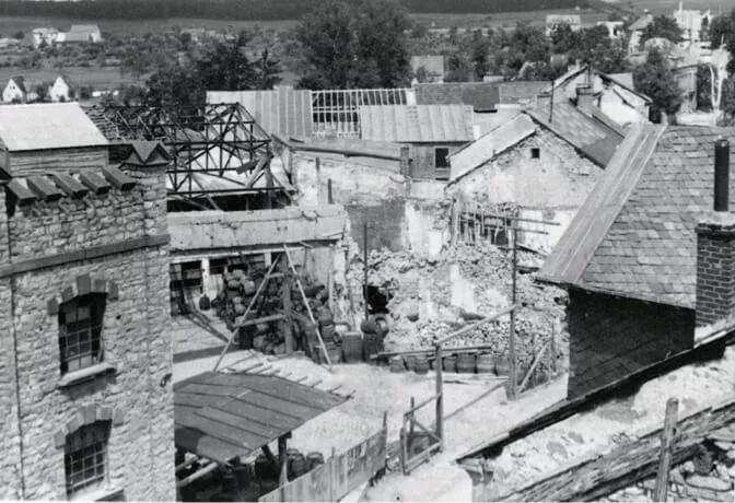 Ein Foto einer vom Krieg zerstörten Stadt.