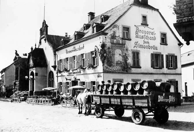 Ein Foto eines alten Pferdefuhrwerks aus dem Jahr 1891.