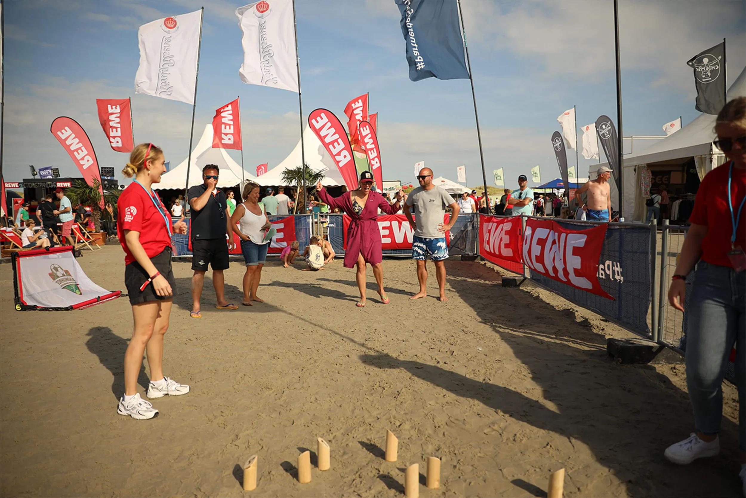Strandspiel Mölkky bei den Beach Games.