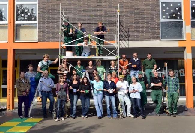 Trier Aktiv im Team Gruppenbild mit Baugerüst