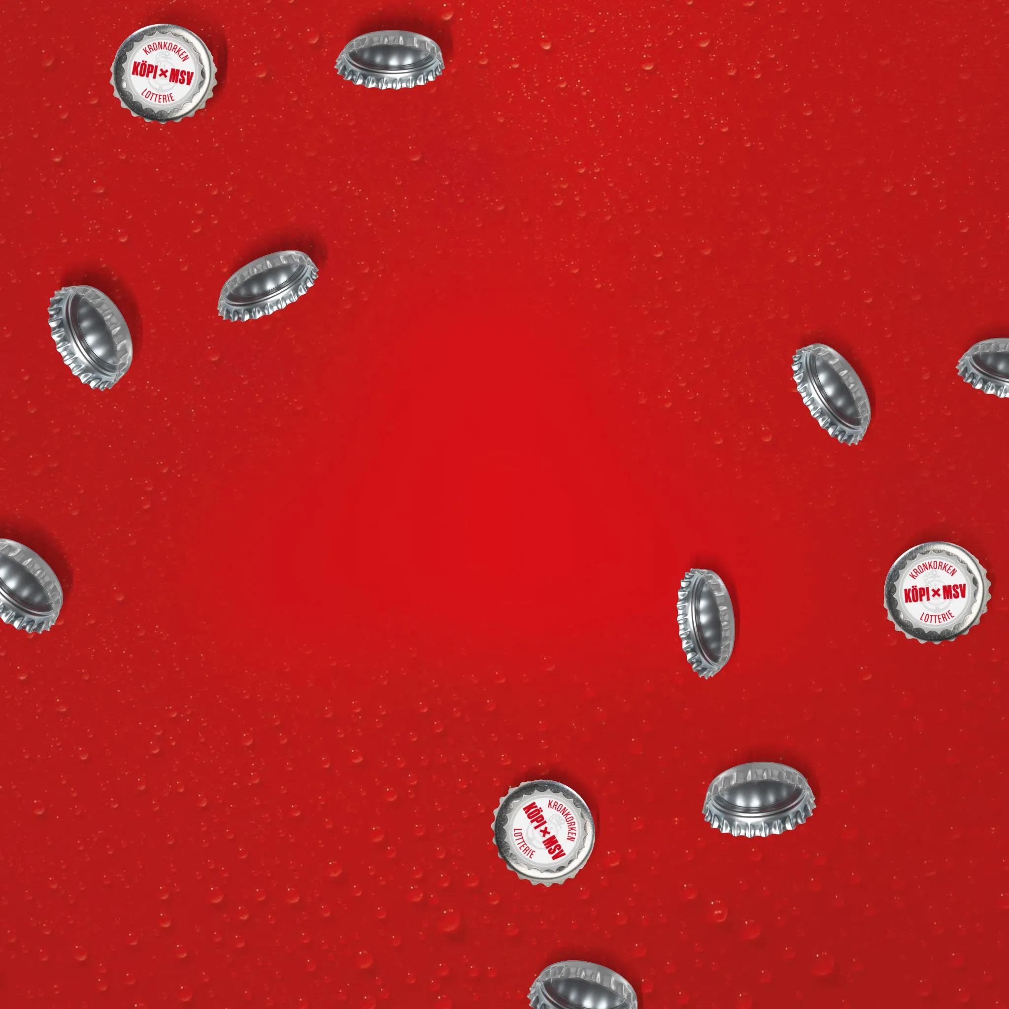 Umherfliegende Kronkorken vor rotem Hintergrund.