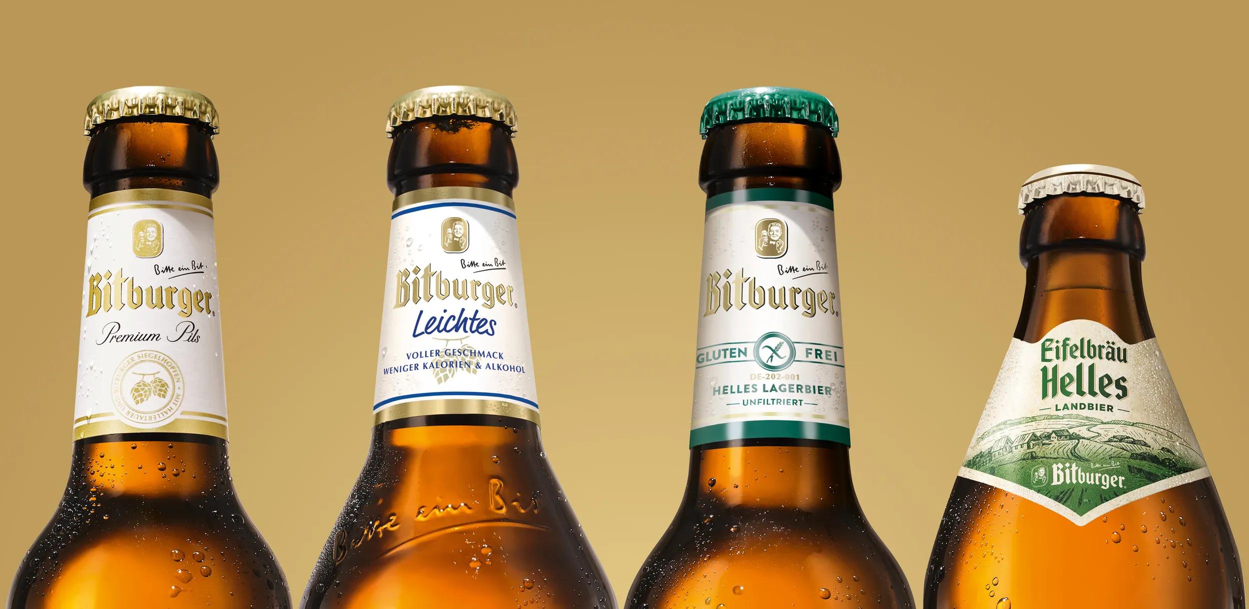 Illustration mit 4 Flaschenhälsen, die vor einem neutralem goldenem Hintergrund stehen.