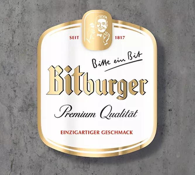 Ein Foto des Bitburger Etiketts.