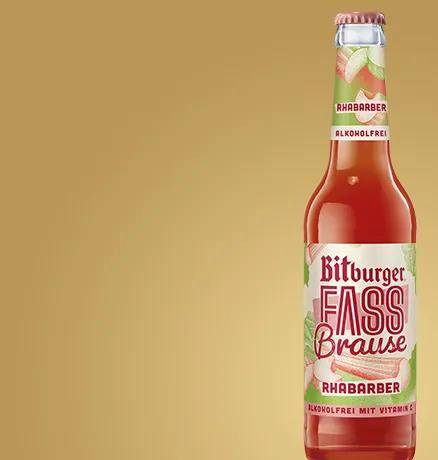 Flasche mit roter Aufschrift: Fassbrause Rhabarber.