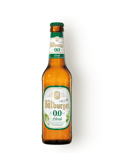 Eine Bierflasche mit Bitburger 0,0% Herb Pils alkoholfrei in der 0,33 l-Flasche. Der Hintergrund ist transparent.